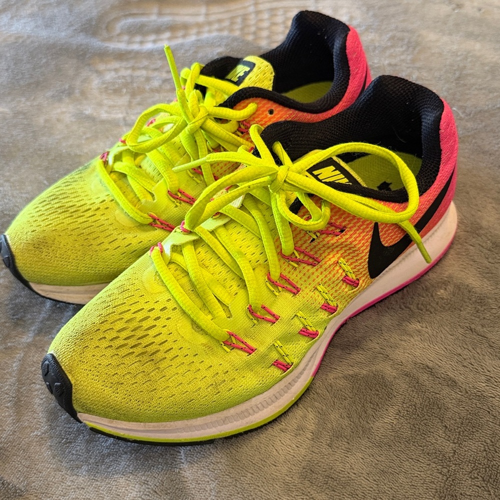 Woman’s Nike Air Zoom Pegasus 33 OC Running Shoes Size 5